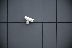 Überwachungskamera an der Hausfassade