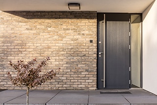 Bosch Außenkamera Hauseinang graue Tür